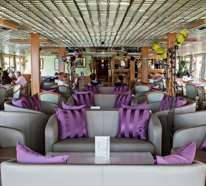 CroisiEurope MS La Belle de Cadix Bar Lounge.jpg